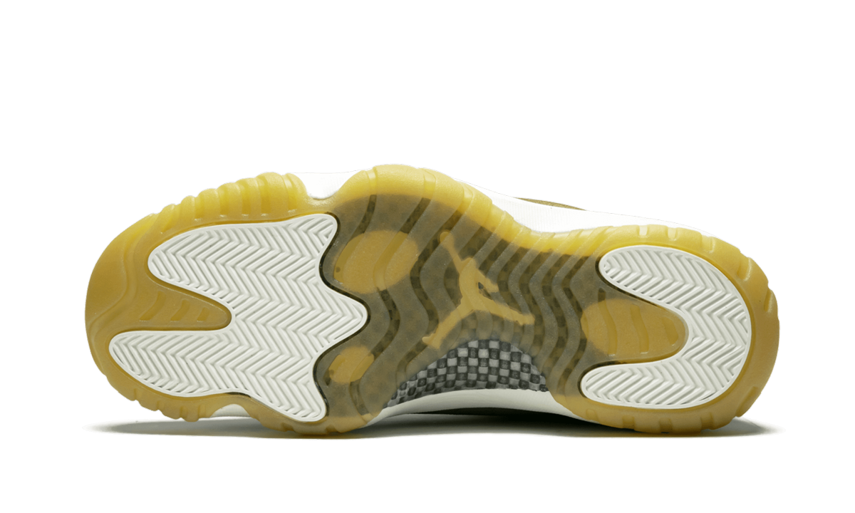 AIR JORDAN 11 RETRO WMNS Neutral Olive AR0715 200
