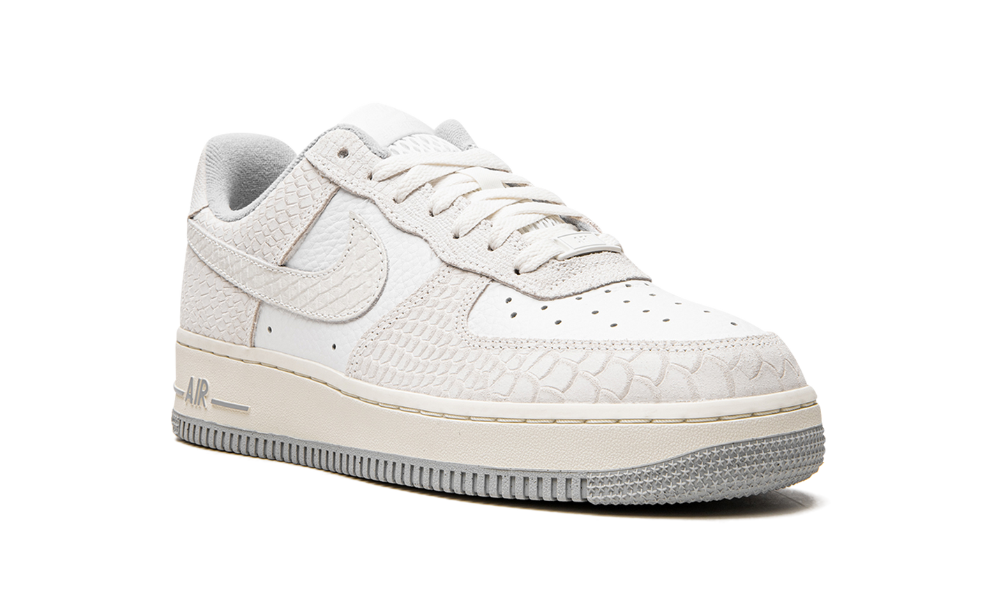 Nike AIR FORCE 1 WMNS White Python DX2678 100