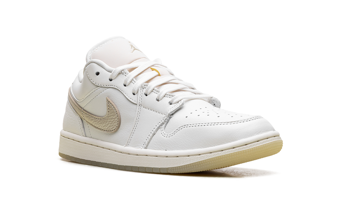 Jordan 1 Low SE WMNS Metallic Team Gold HV5157 100