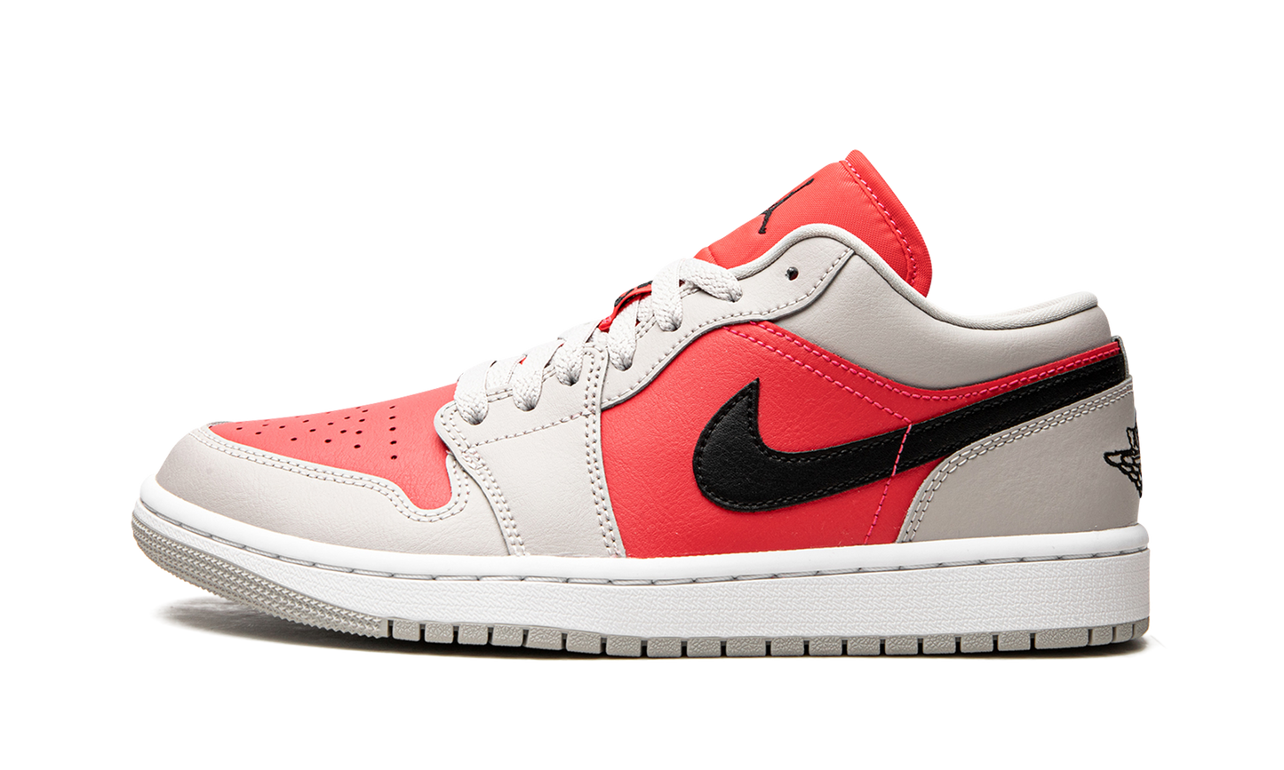 AIR JORDAN 1 LO WMNS Light Iron Ore / Siren Red DC0774 060