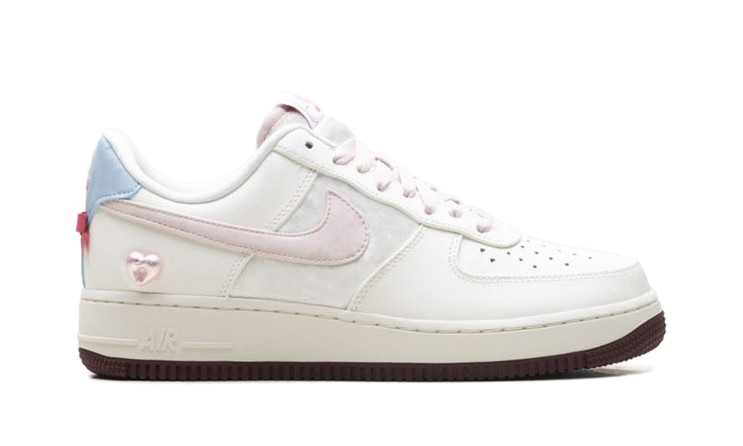 Nike Nike Air Force 1 WMNS Valentine's Day (2026) IQ4937 161