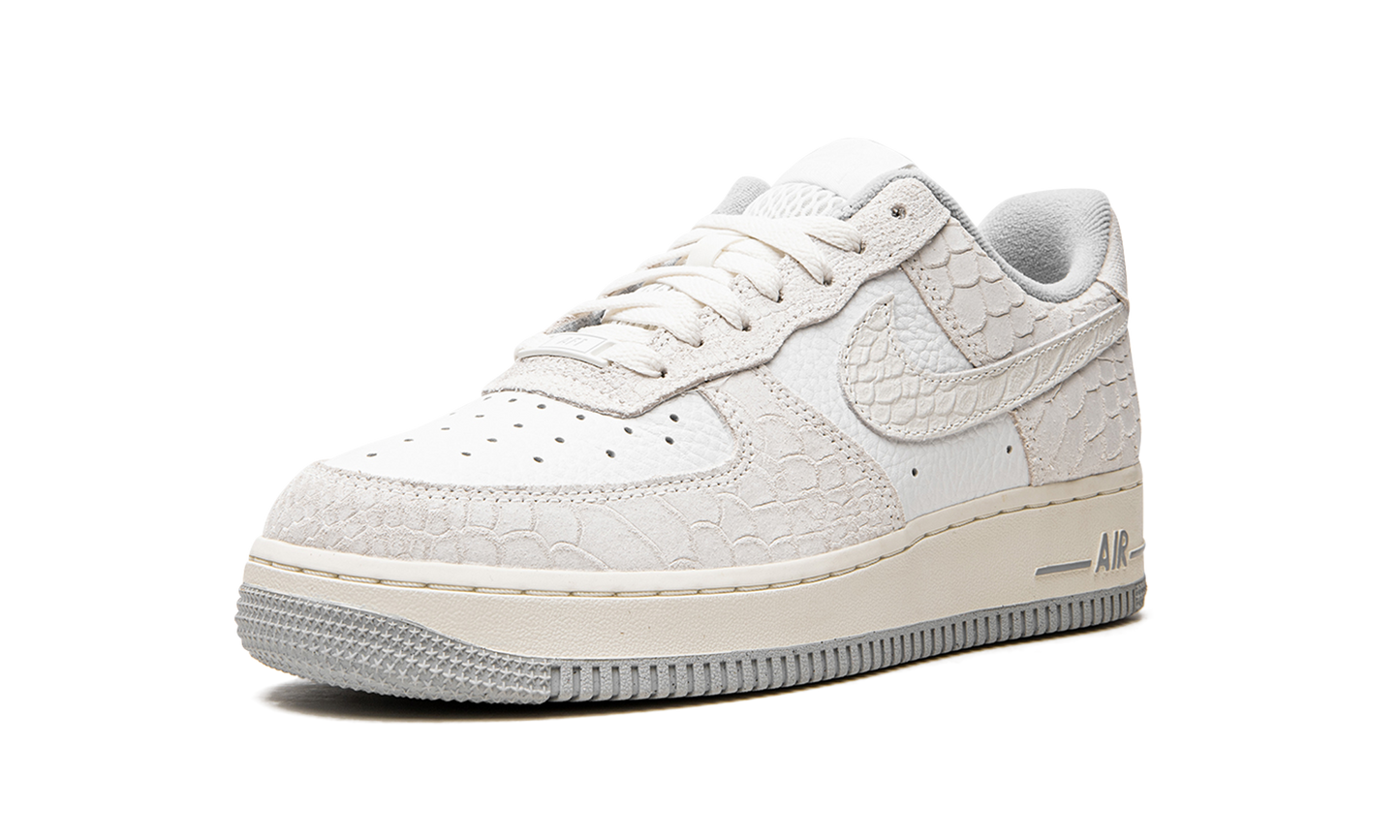 Nike AIR FORCE 1 WMNS White Python DX2678 100