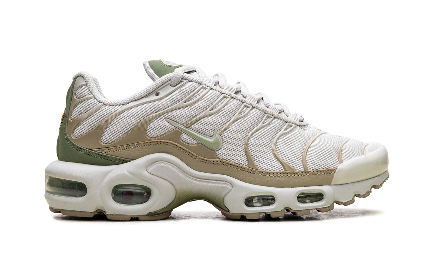 Nike Air Max Plus WMNS "Light Bone / Honeydew / Alligator" DX8954 001