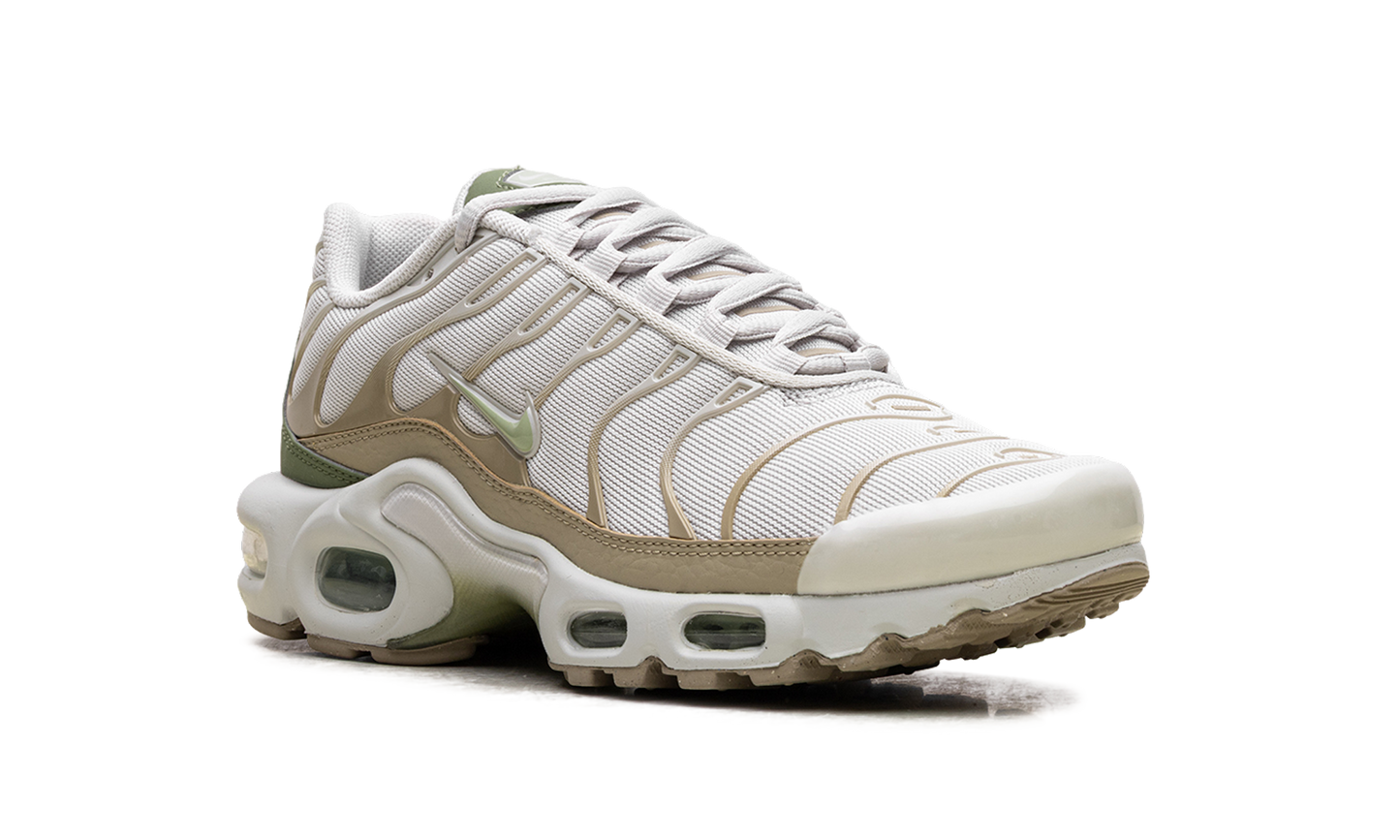 Nike Air Max Plus WMNS "Light Bone / Honeydew / Alligator" DX8954 001