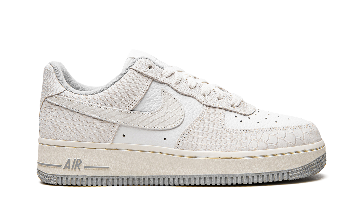 Nike AIR FORCE 1 WMNS White Python DX2678 100