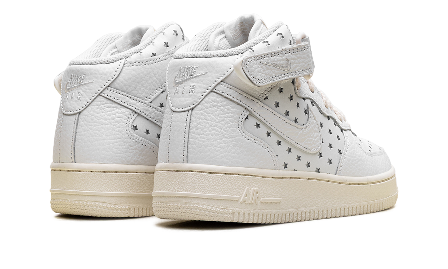 Nike AIR FORCE 1 MID WMNS CUT OUT STARS DV3451 100