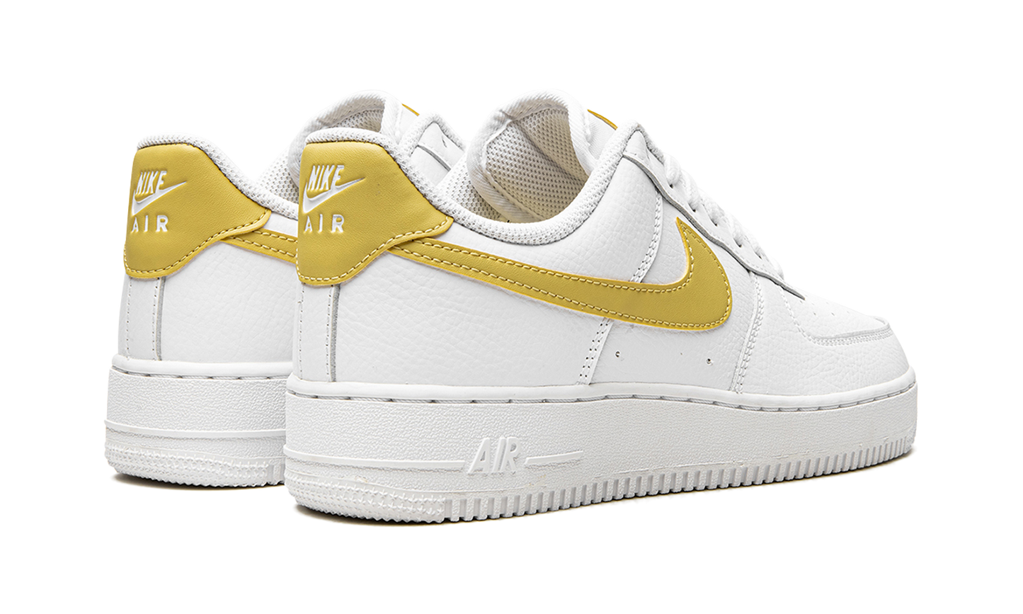 Nike AIR FORCE 1 LO MNS WMNS White / Saturn Gold 315115 170