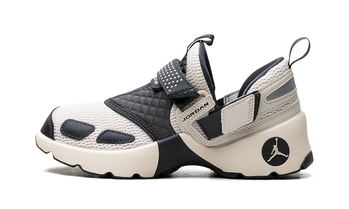 Jordan Trunner LX WMNS Light Orewood Brown HQ2164 102
