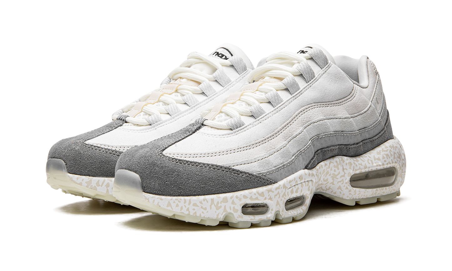 Nike Air Max 95 QS "Light Bone-Glow in the Dark" DV2593 100