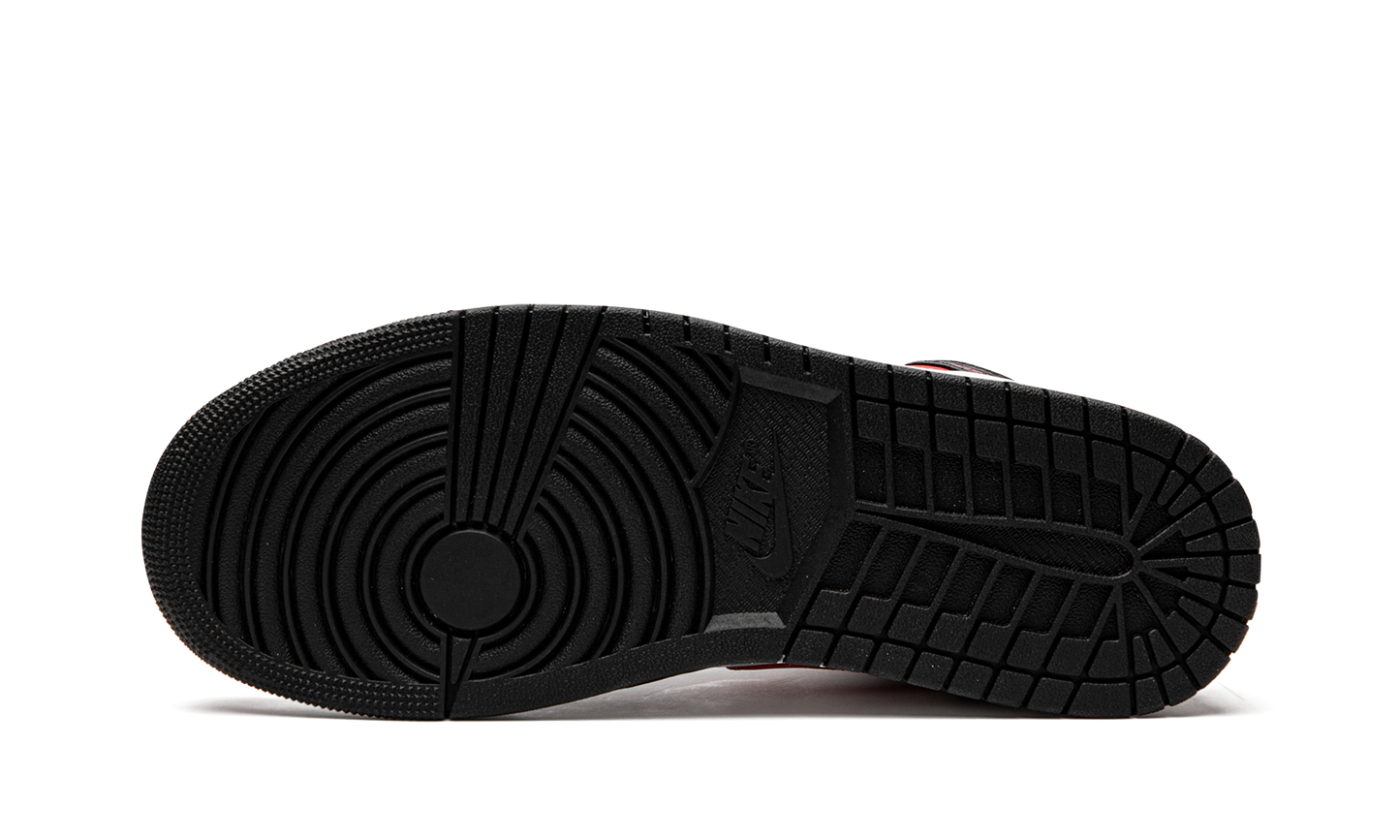 Air Jordan 1 Mid Bred Toe 554724 079