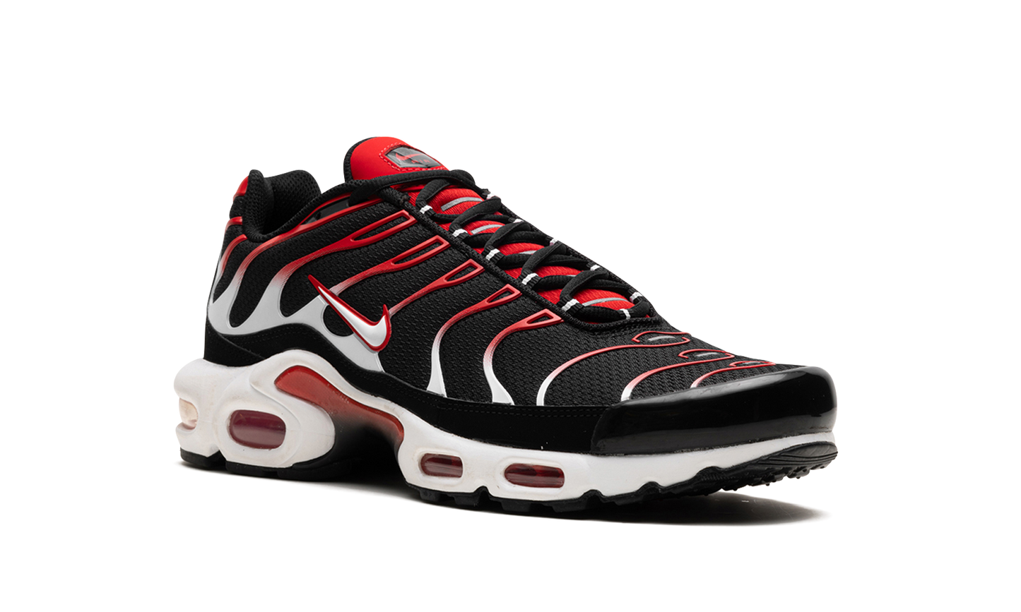 Nike Air Max Plus "Black White University Red" DM0032 004