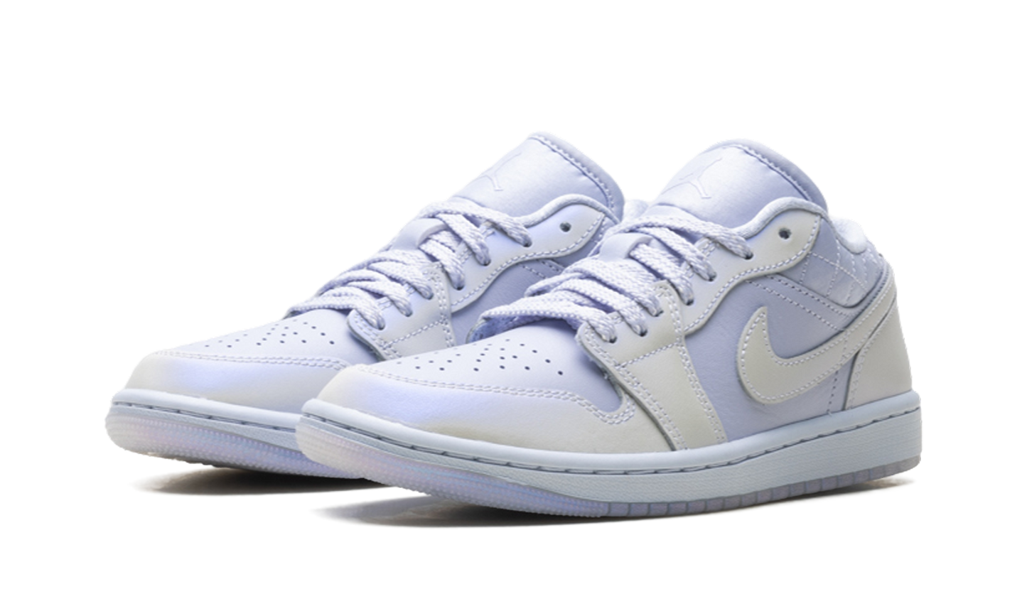 Air Jordan 1 Low SE Wmns Ghost Pearlized Quilt IM5129 010