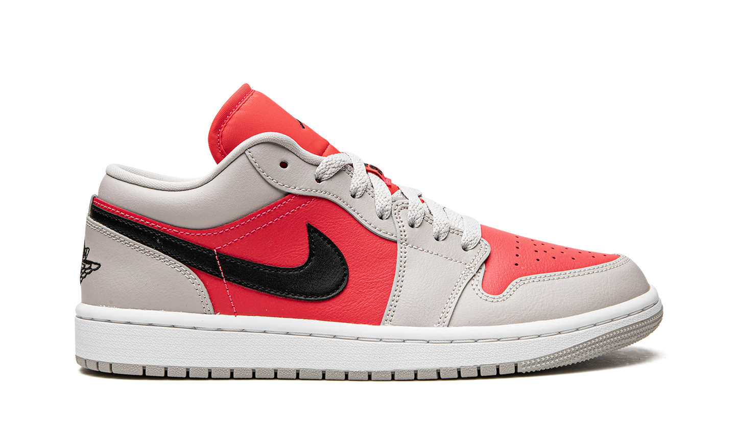 AIR JORDAN 1 LO WMNS Light Iron Ore / Siren Red DC0774 060