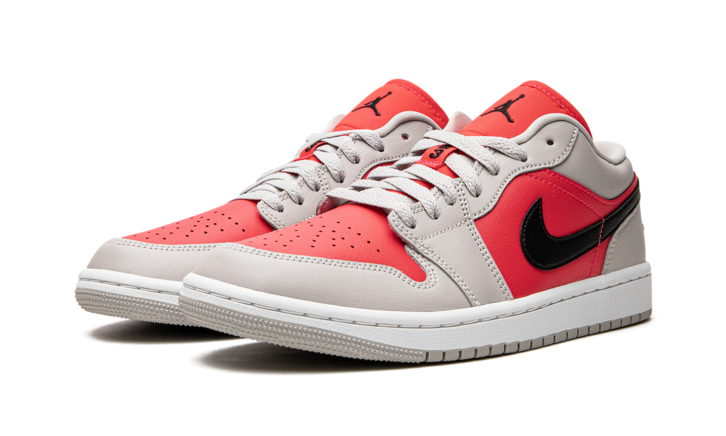 AIR JORDAN 1 LO WMNS Light Iron Ore / Siren Red DC0774 060