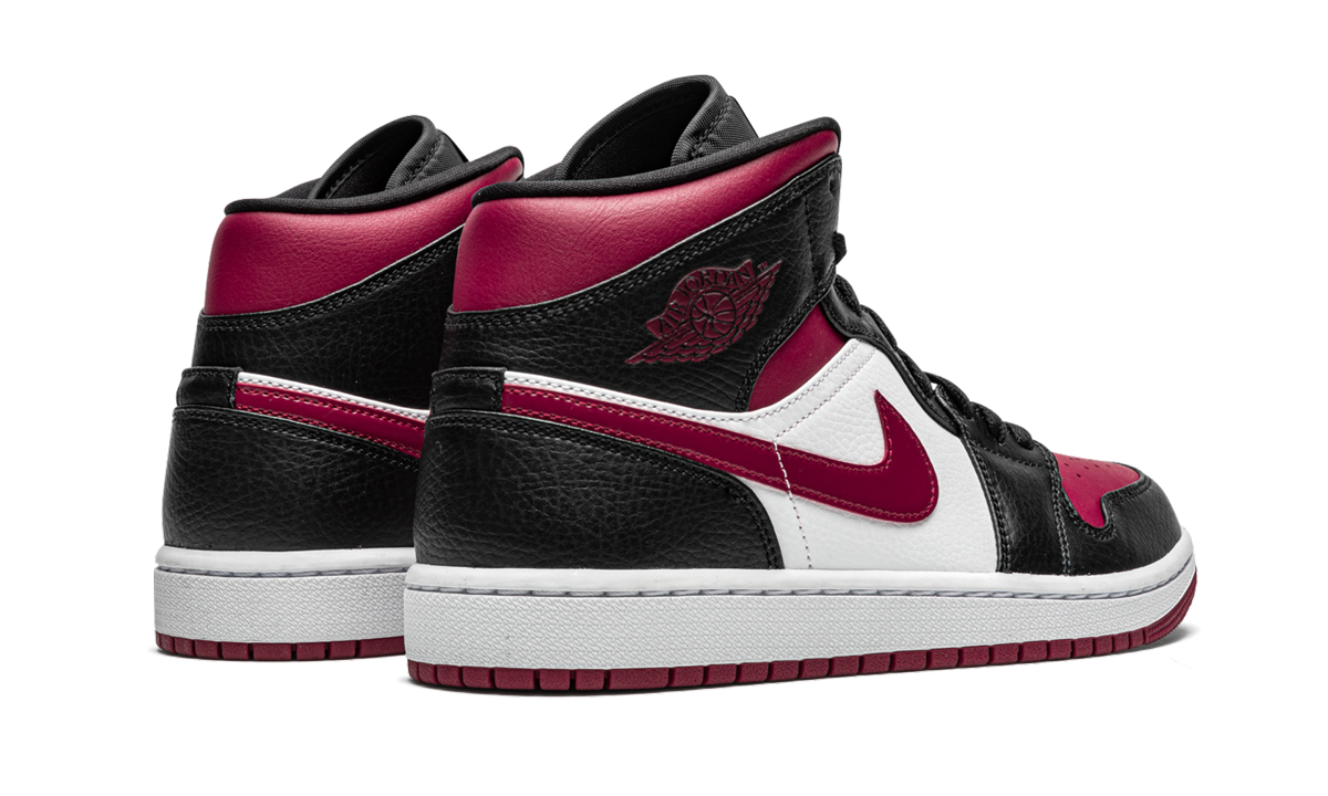 Air Jordan 1 Mid Bred Toe 554724 066
