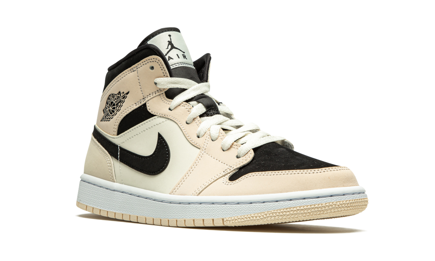 AIR JORDAN 1 MID WMNS Guava Ice BQ6472 800