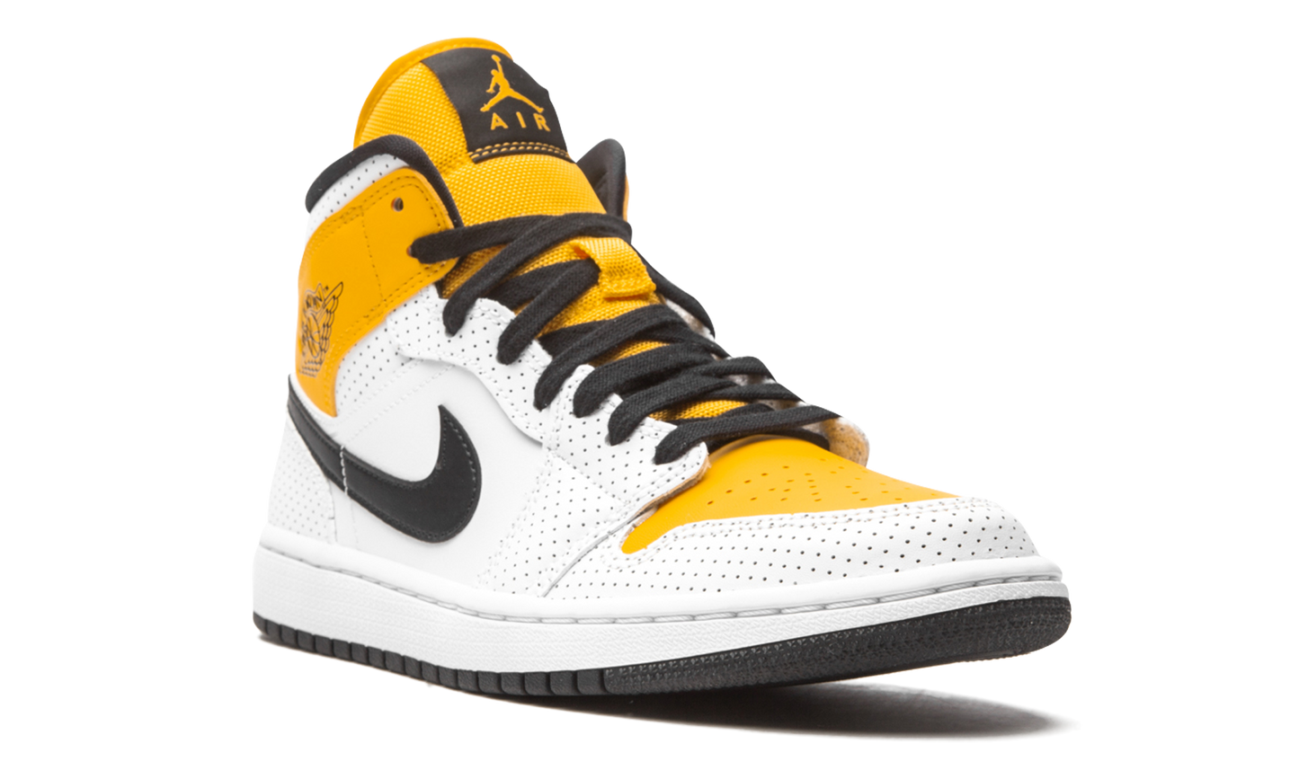AIR JORDAN 1 MID WMNS Perforated BQ6472 107