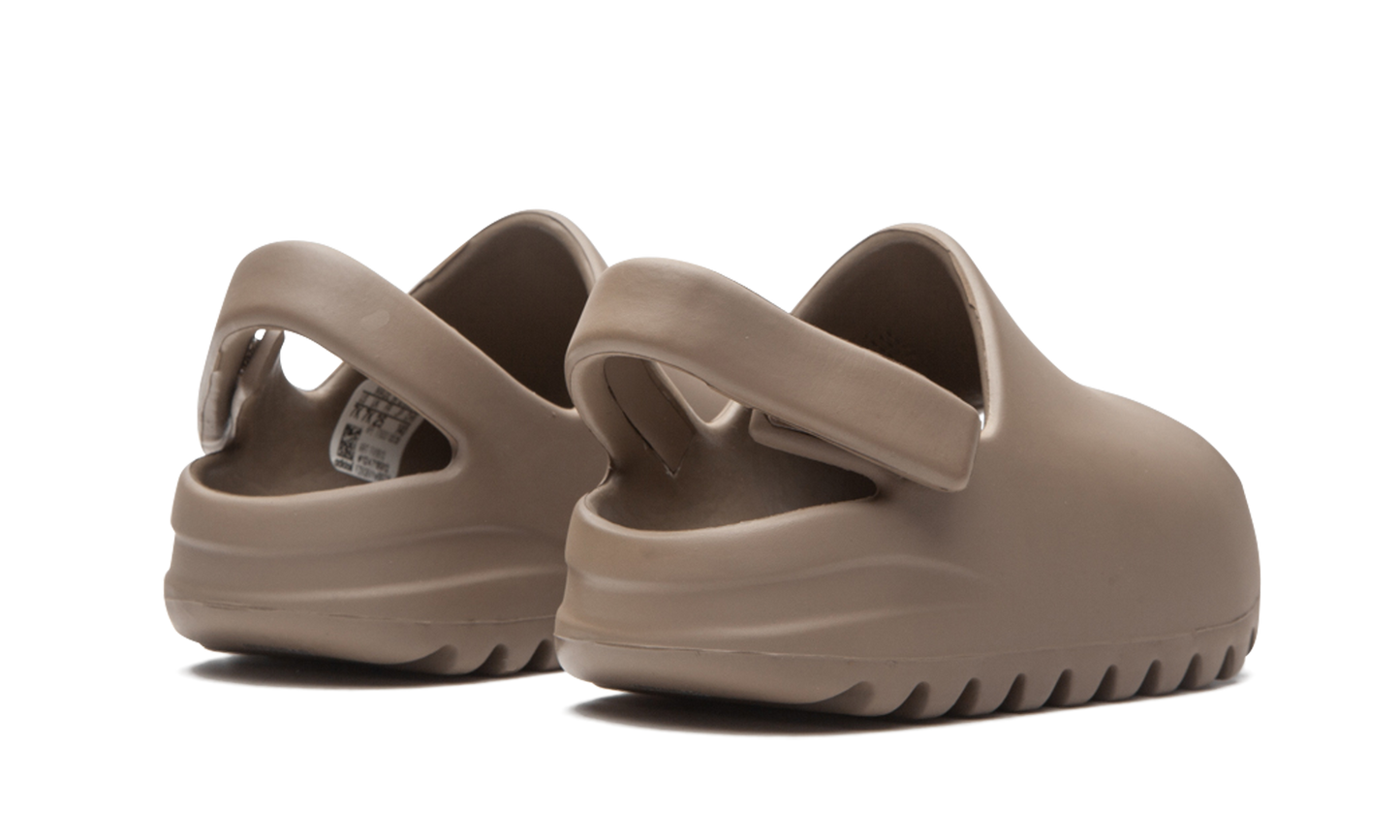YEEZY SLIDE "EARTH BROWN" FV9913