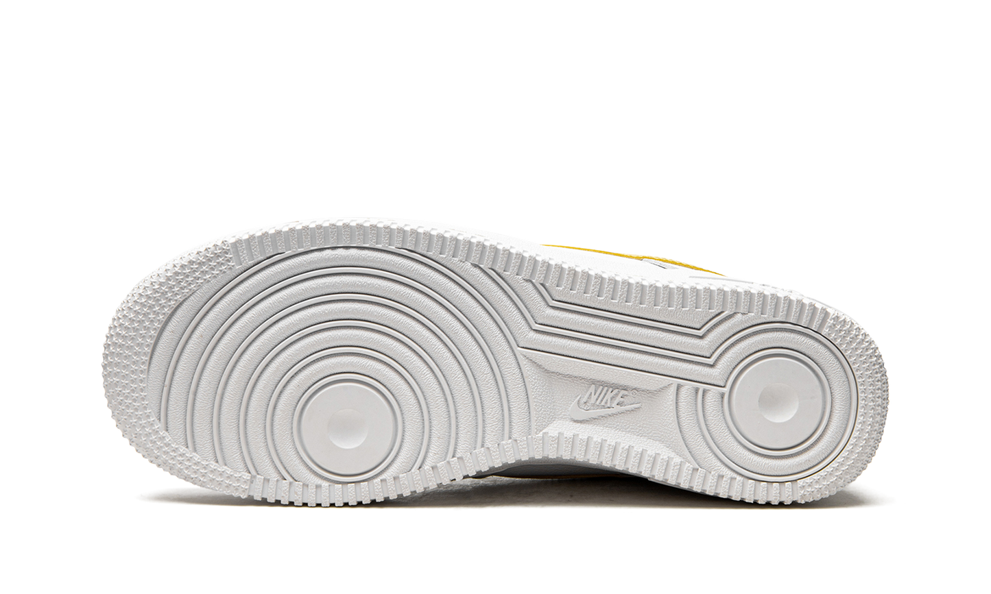 Nike AIR FORCE 1 LO MNS WMNS White / Saturn Gold 315115 170