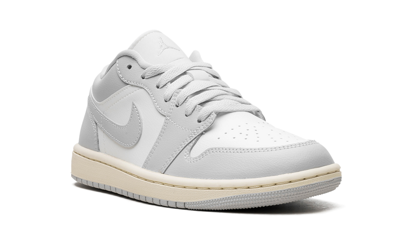 Air Jordan 1 WMNS Light Grey DC0774 103