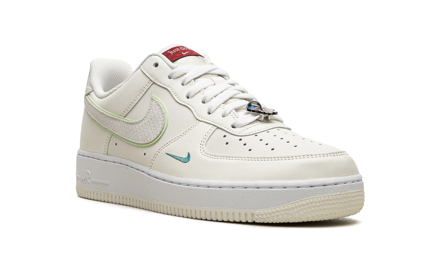 Nike Air Force 1 "Year of the Dragon" FZ5052 131