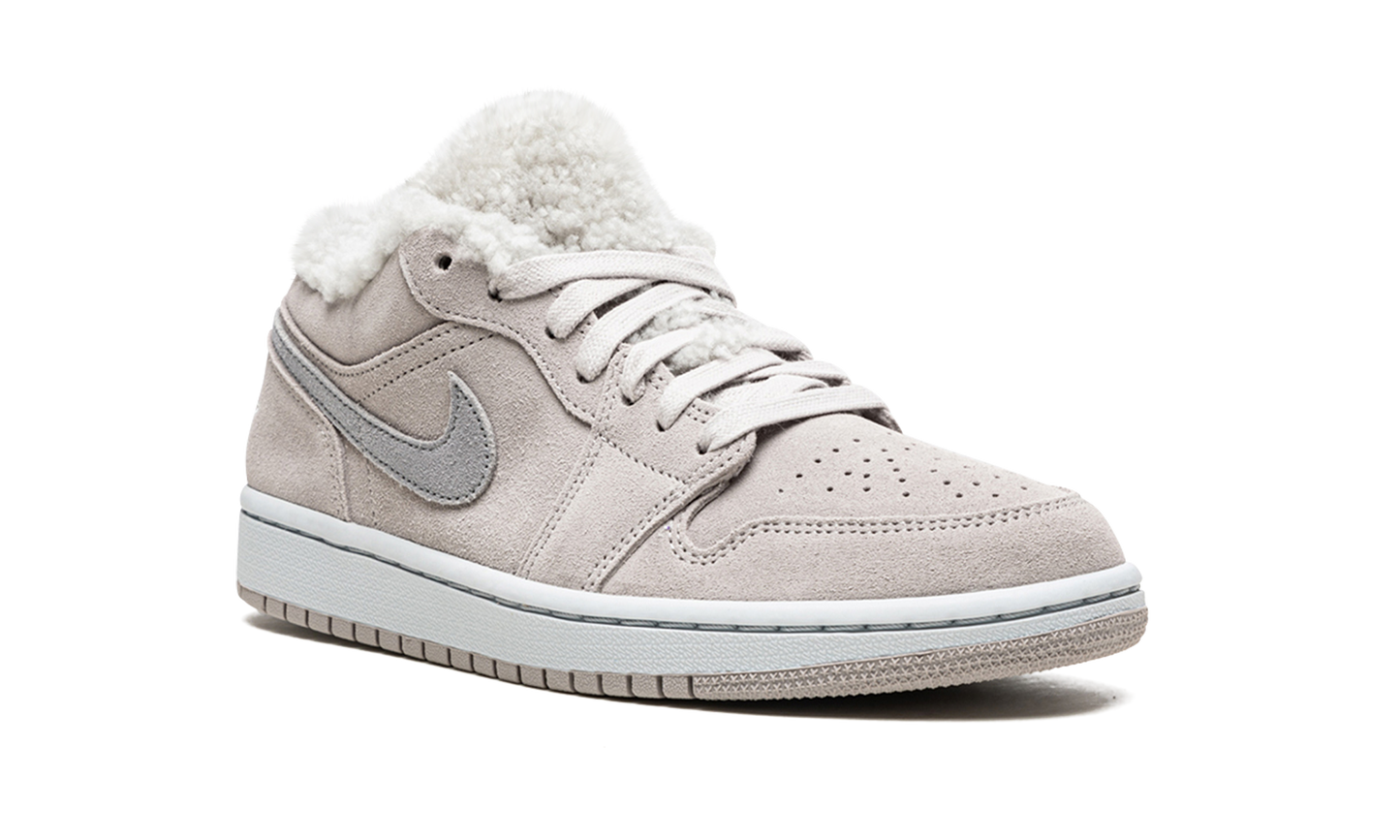 AIR JORDAN 1 Low SE WMNS Sherpa Fleece DO0750 002