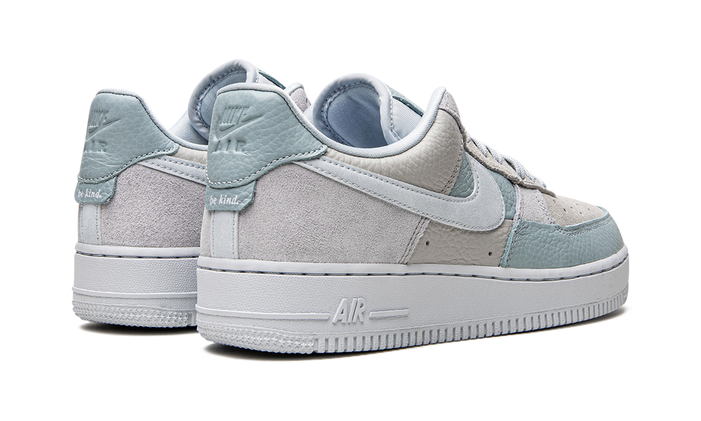 Nike AIR FORCE 1 LO WMNS NH1 Be Kind DR3100 001