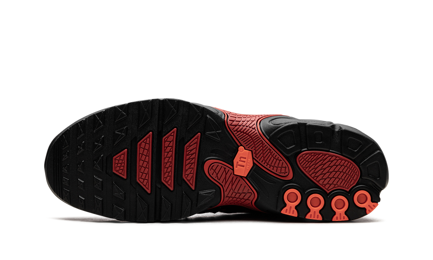 Nike Air Max Plus Drift "Black Dragon Red" FD4290 010