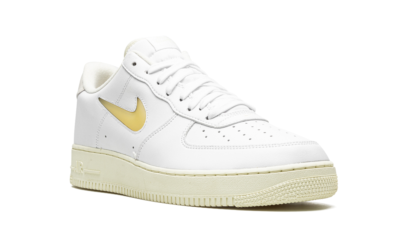 Nike Air Force 1 Low Jewel "White/Pale Vanilla" DC8894 100