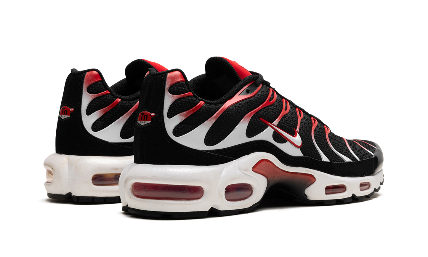 Nike Air Max Plus "Black White University Red" DM0032 004