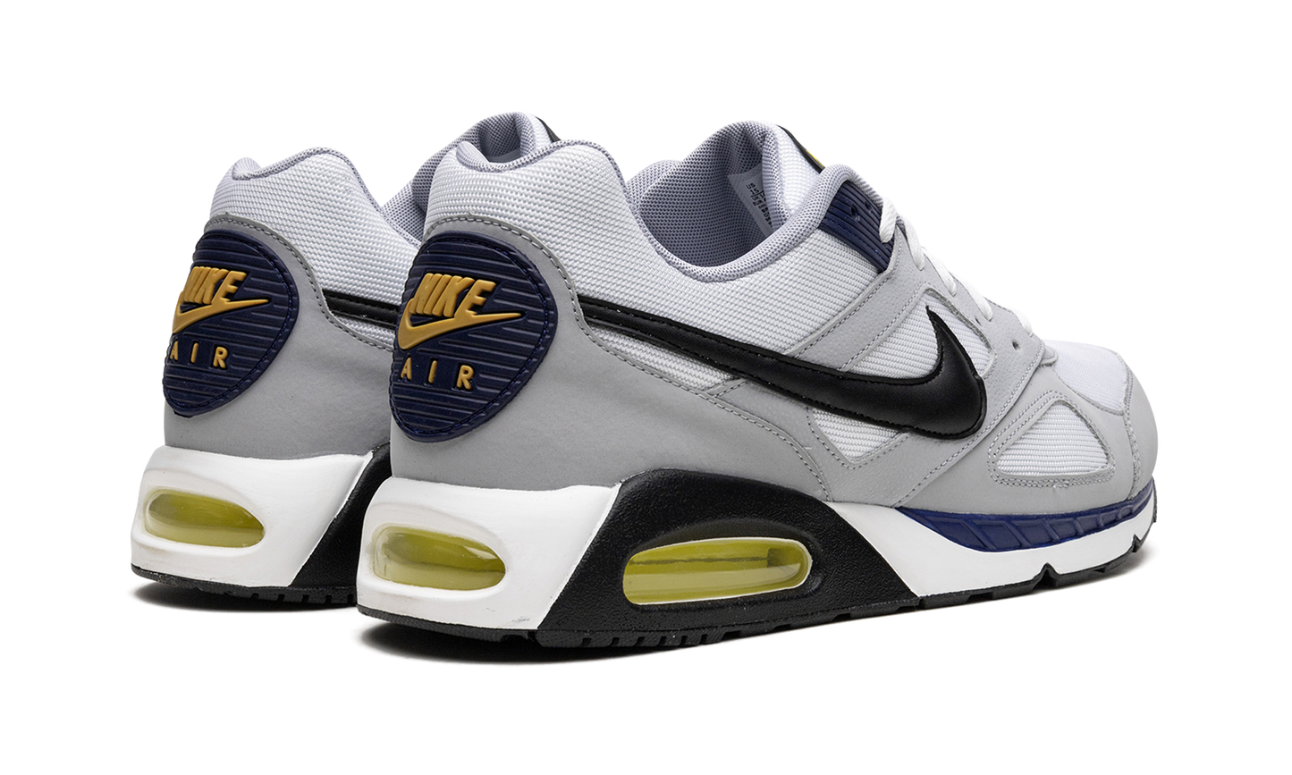 Nike Air Max IVO 580518 102