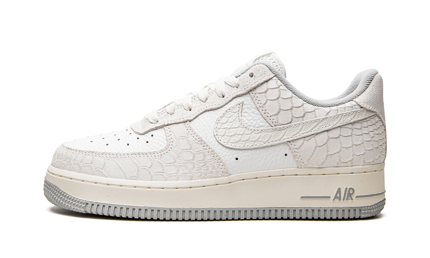 Nike AIR FORCE 1 WMNS White Python DX2678 100