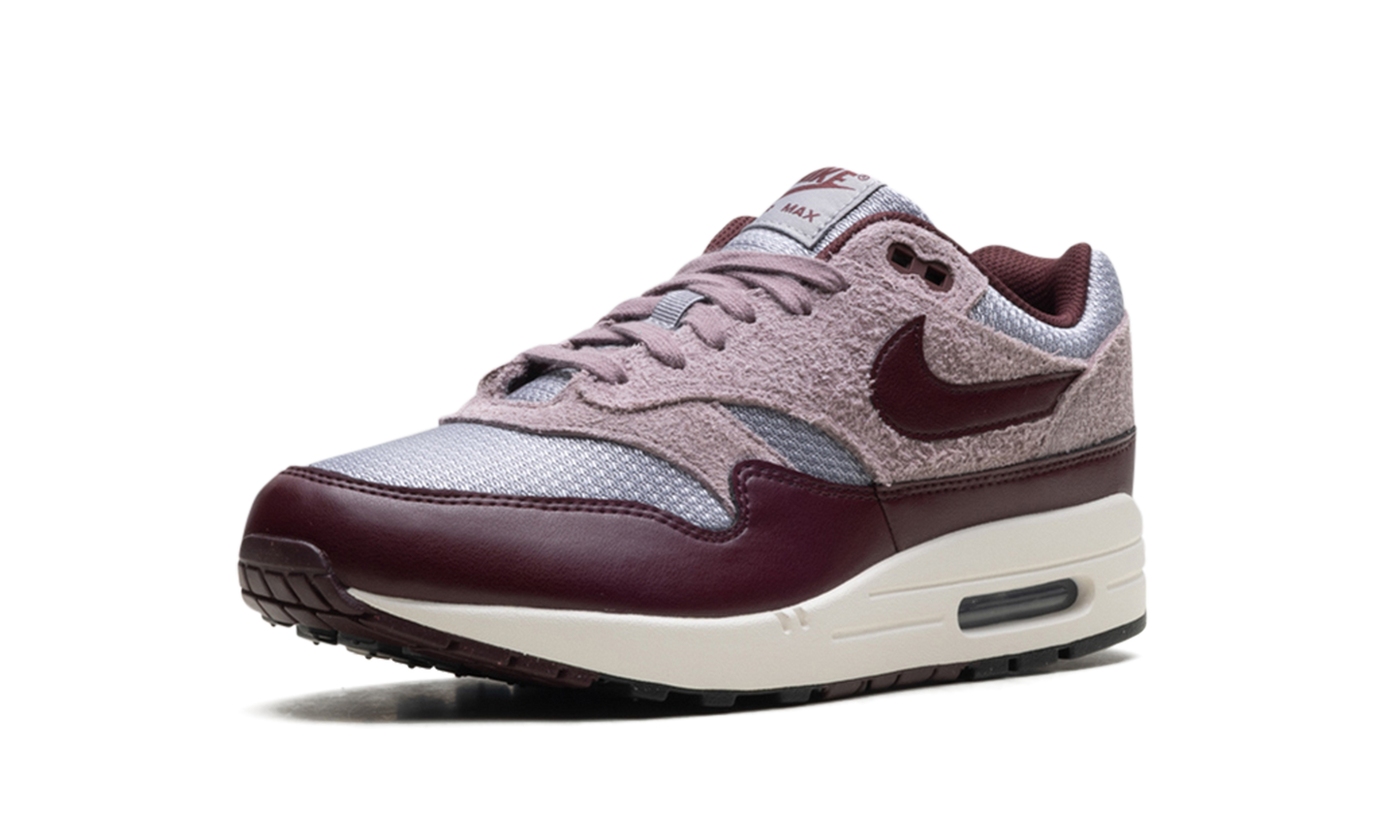 Nike Air Max 1 ESS PRM "CEMENT GREY/BURGUNDY CRUSH" FQ7327 001