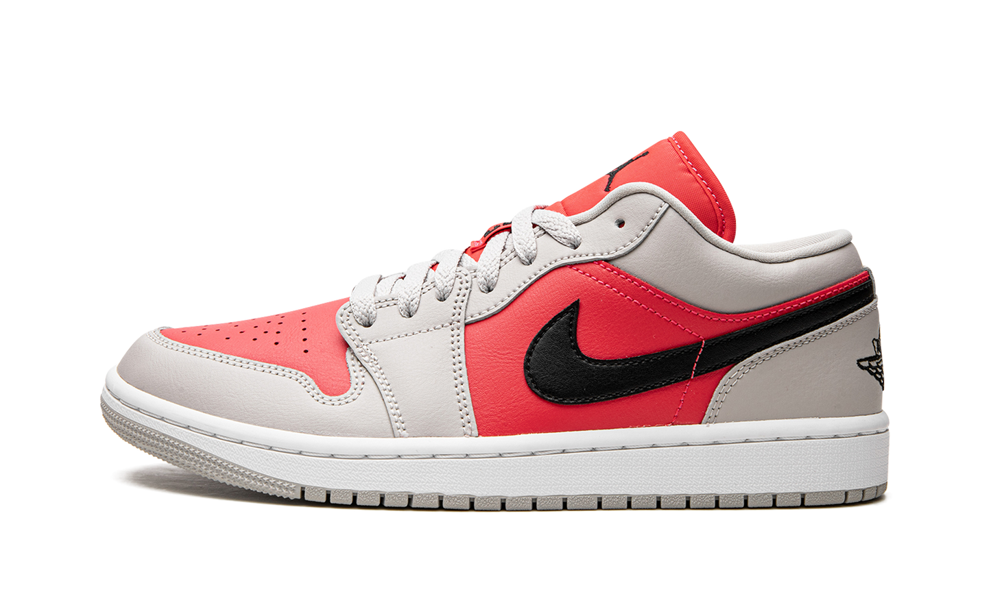 AIR JORDAN 1 LO WMNS Light Iron Ore / Siren Red DC0774 060