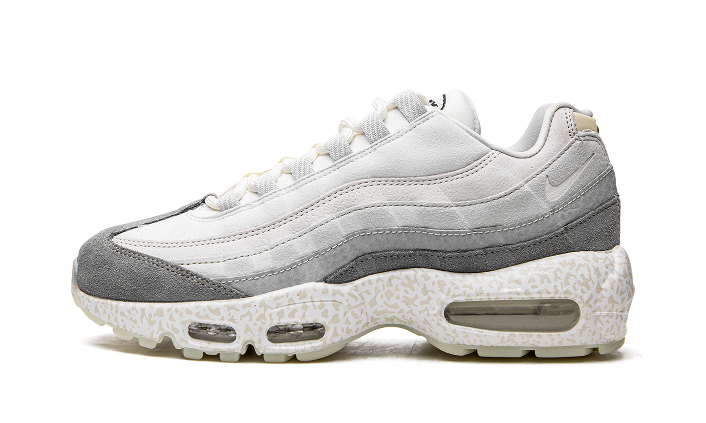 Nike Air Max 95 QS "Light Bone-Glow in the Dark" DV2593 100