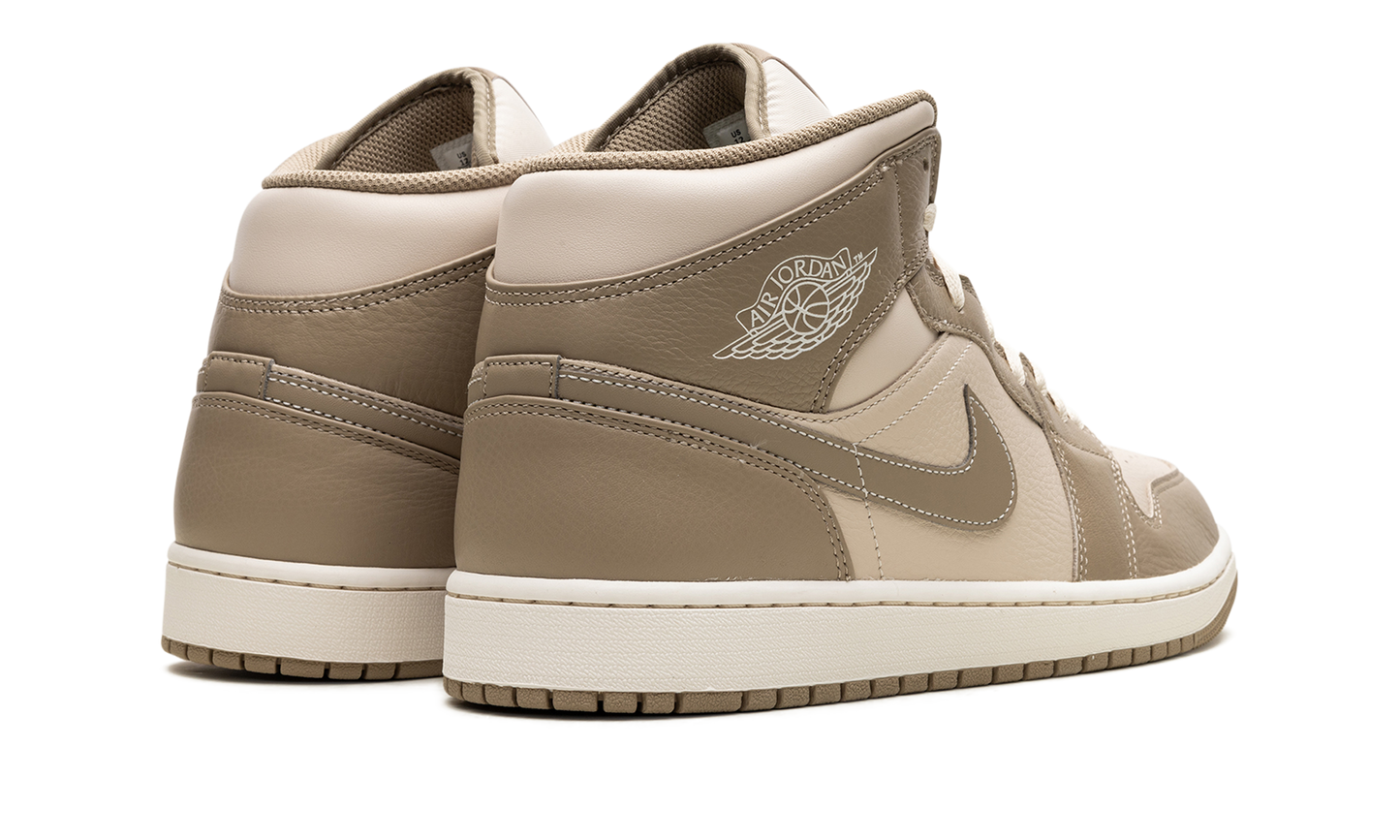 Air Jordan 1 Mid LEGEND LIGHT BROWN HF4830 203