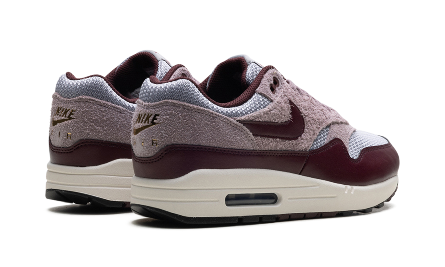 Nike Air Max 1 ESS PRM "CEMENT GREY/BURGUNDY CRUSH" FQ7327 001