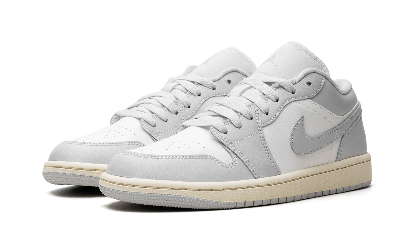 Air Jordan 1 WMNS Light Grey DC0774 103