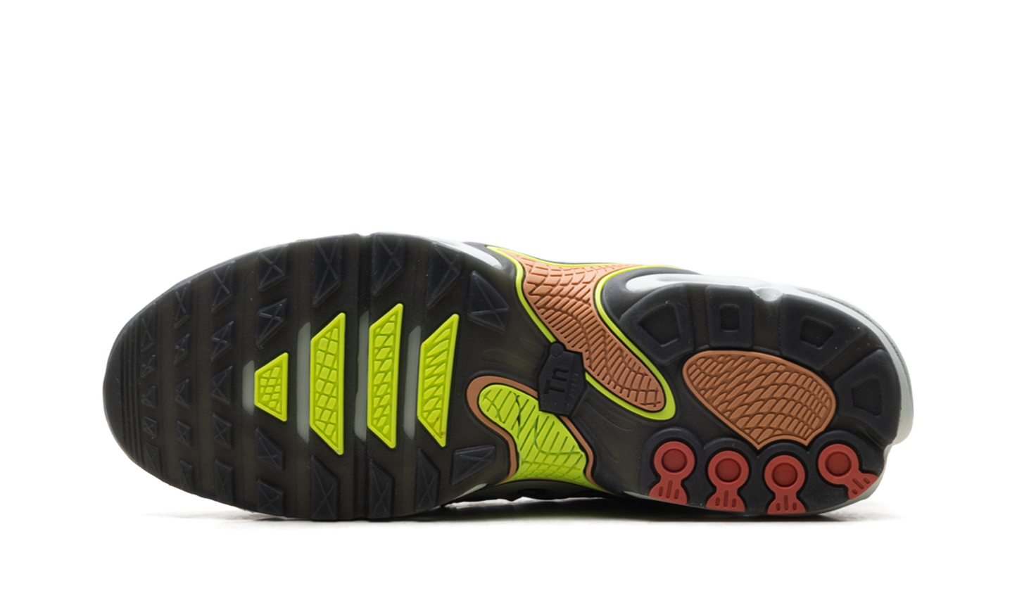 Nike Air Max Plus Drift "Light Silver / Volt" FD4290 009