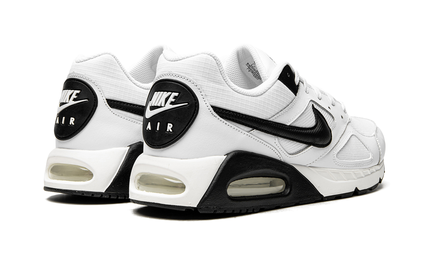 Nike Air Max IVO 580518 106