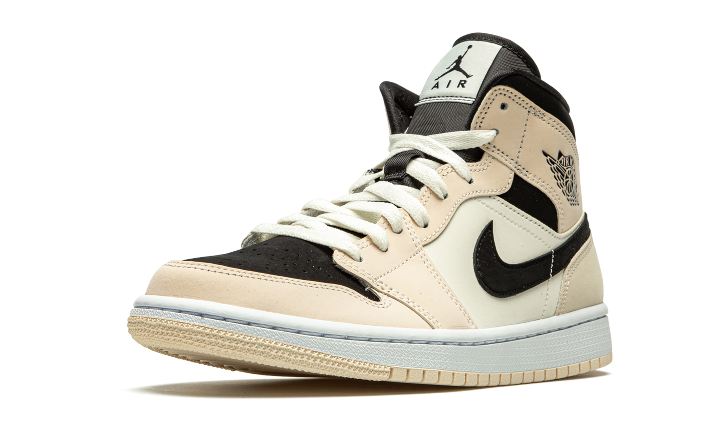 AIR JORDAN 1 MID WMNS Guava Ice BQ6472 800