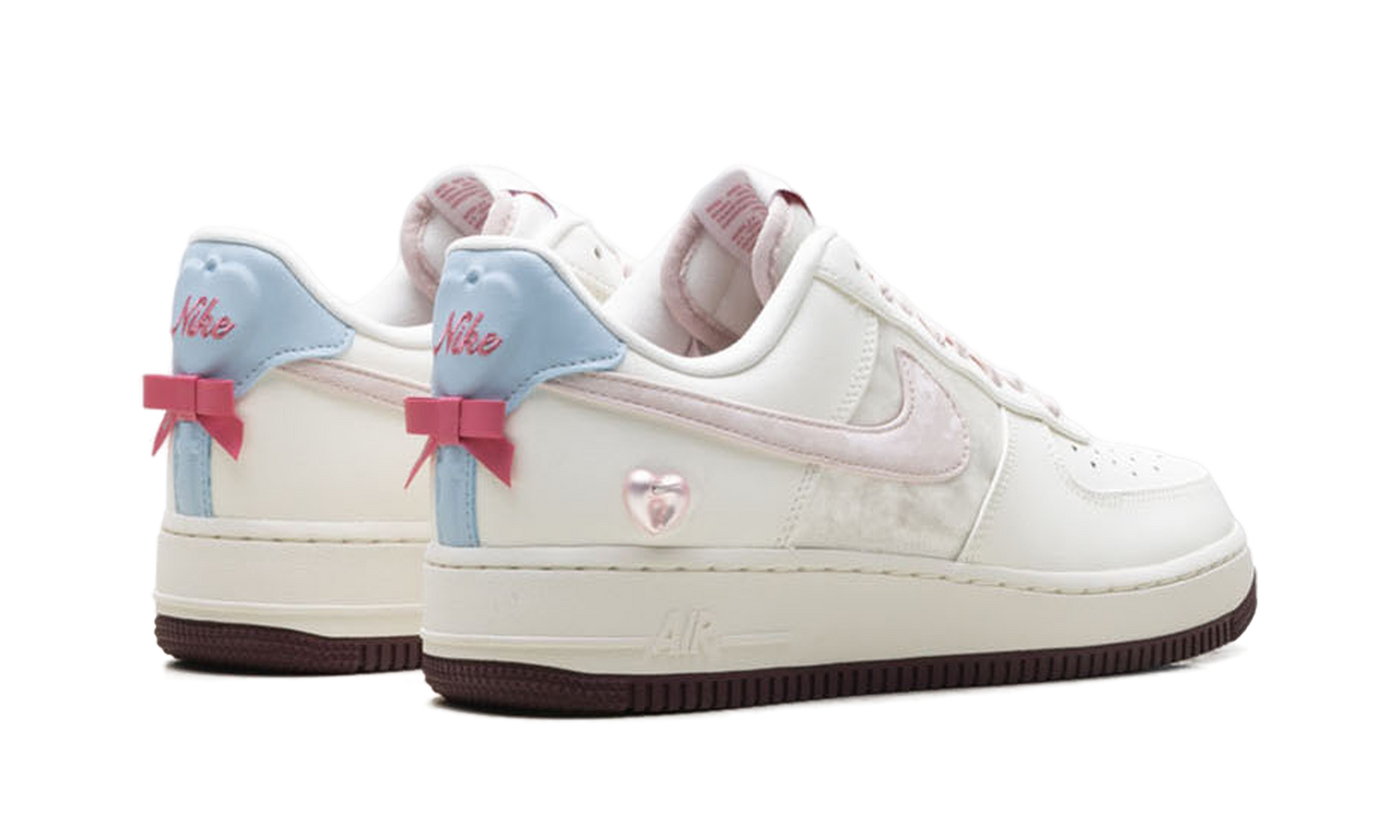 Nike Nike Air Force 1 WMNS Valentine's Day (2026) IQ4937 161