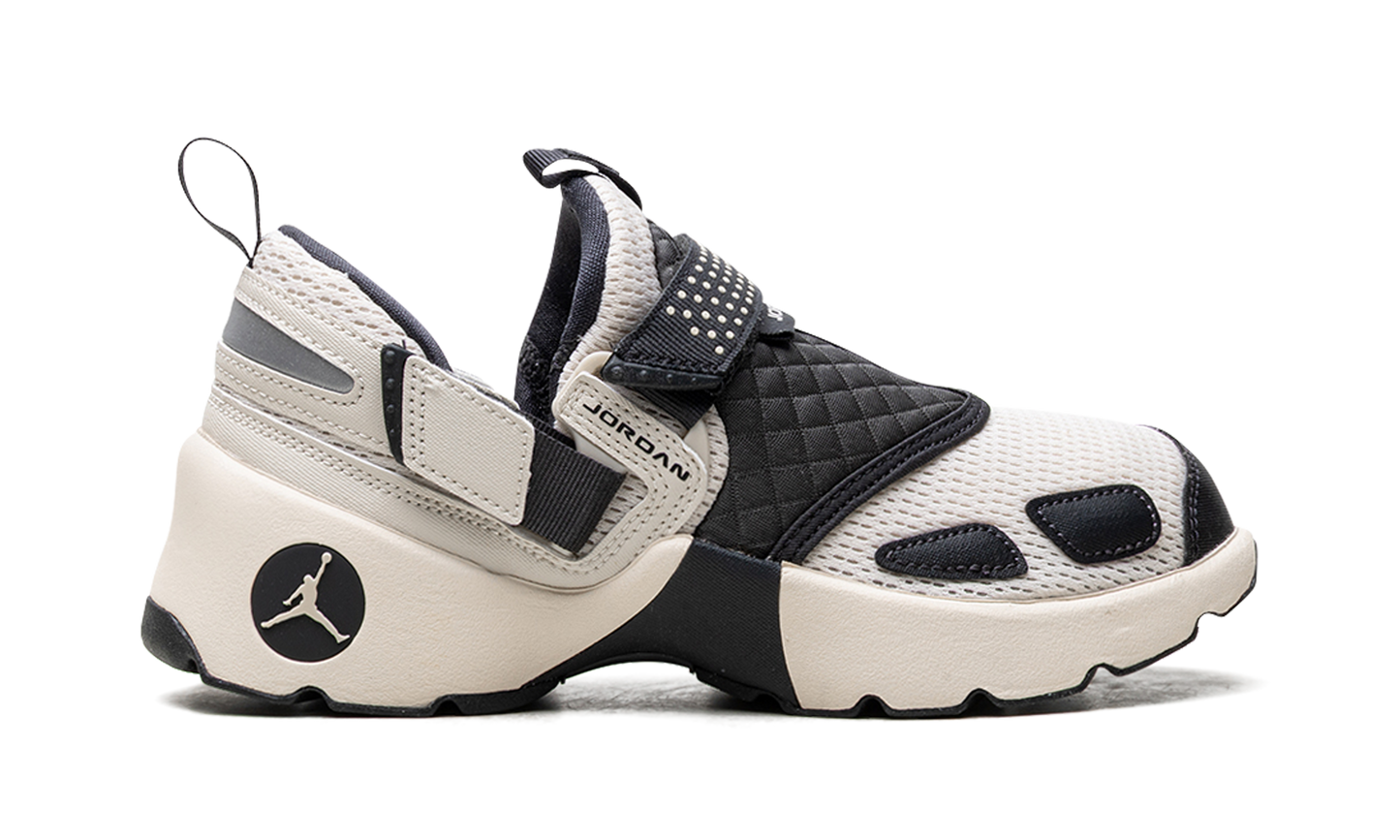 Jordan Trunner LX WMNS Light Orewood Brown HQ2164 102