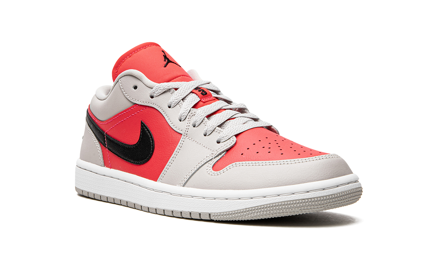 AIR JORDAN 1 LO WMNS Light Iron Ore / Siren Red DC0774 060