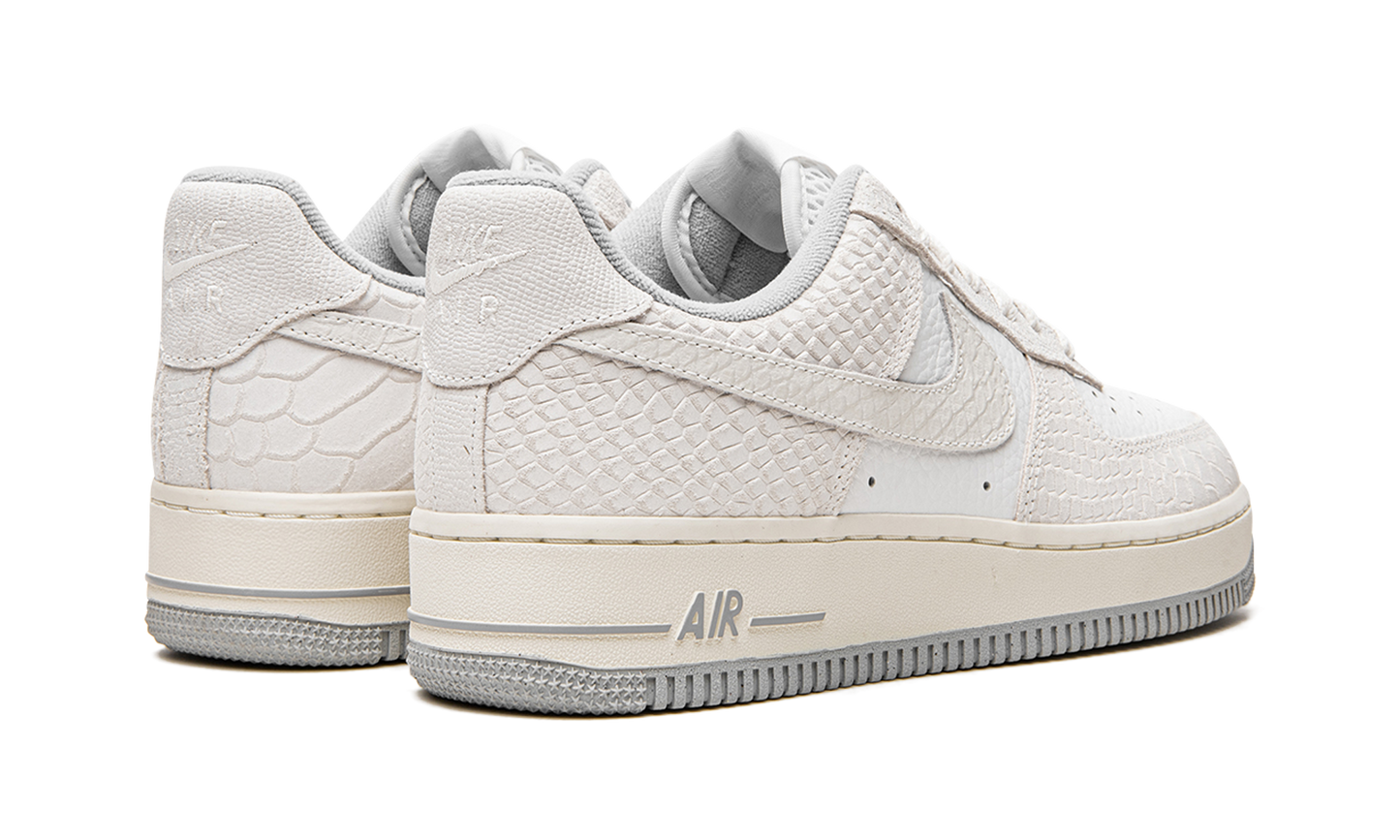 Nike AIR FORCE 1 WMNS White Python DX2678 100
