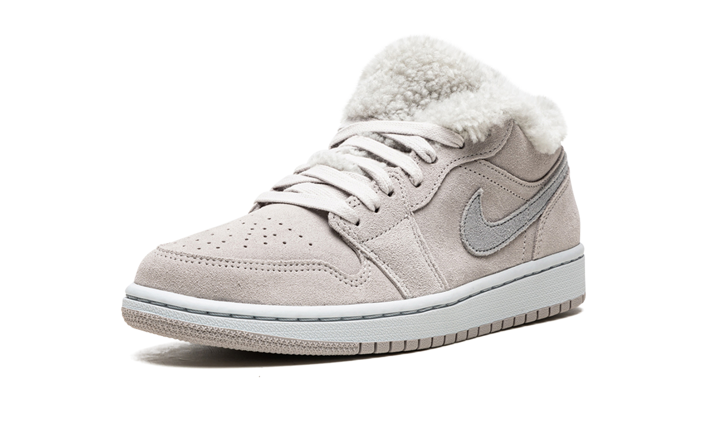 AIR JORDAN 1 Low SE WMNS Sherpa Fleece DO0750 002
