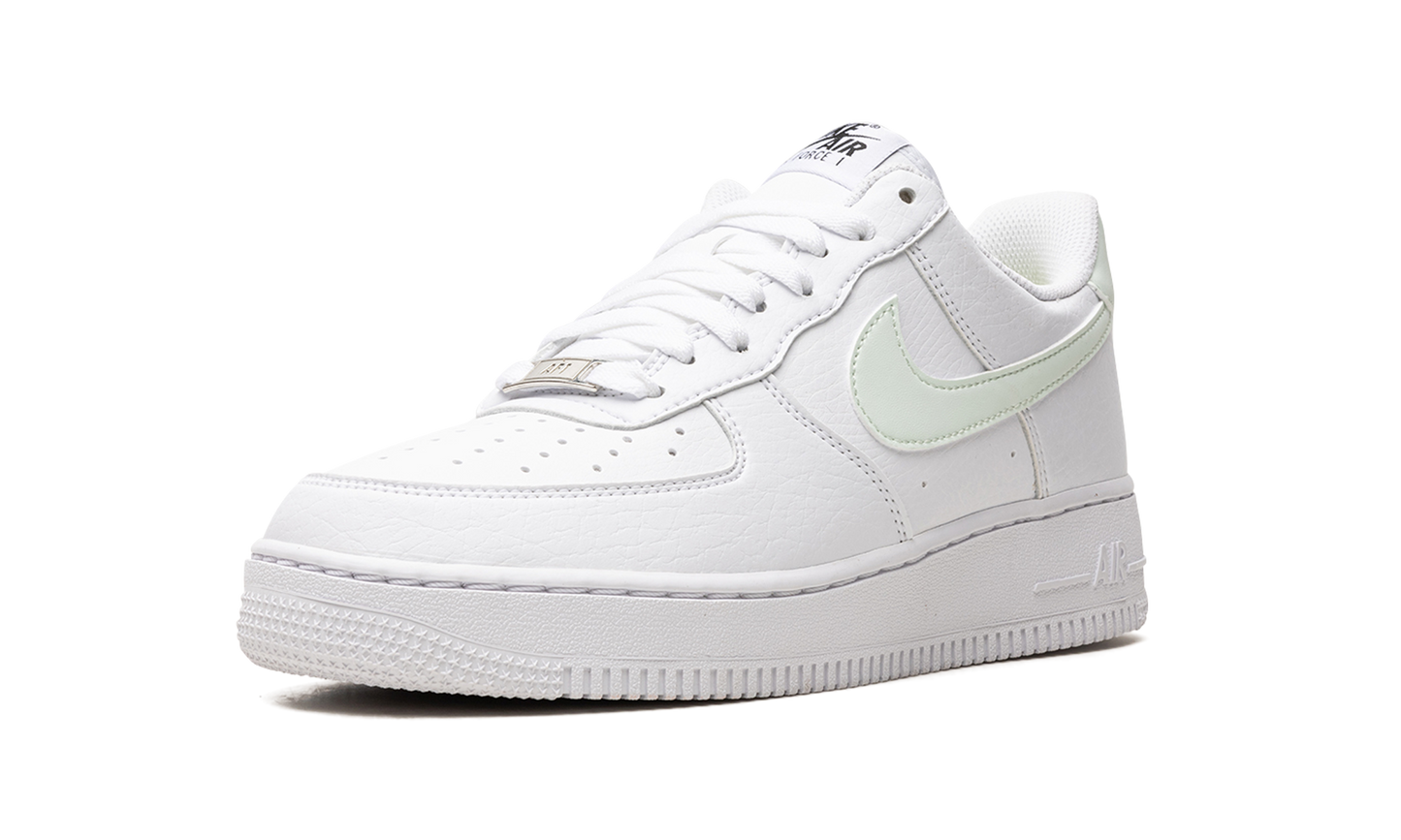Nike AIR FORCE 1 '07 NEXT NATURE WMNS Barely Green DN1430 103