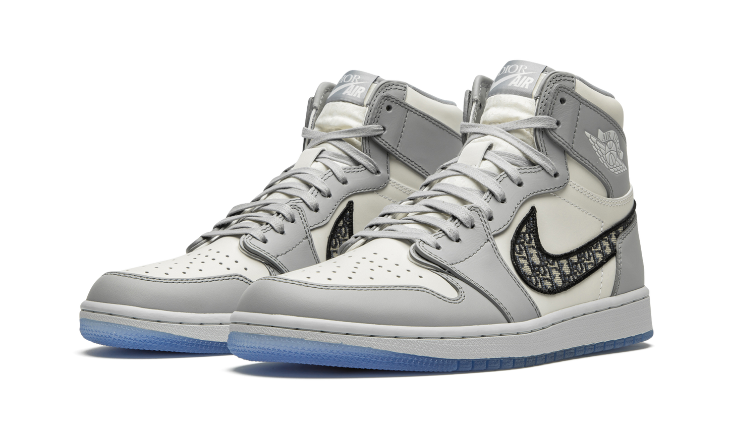 Air Jordan 1 Retro High Dior CN8607 002