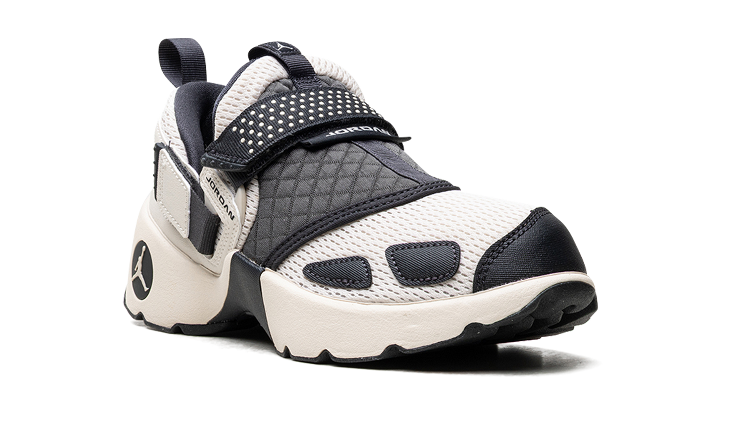 Jordan Trunner LX WMNS Light Orewood Brown HQ2164 102