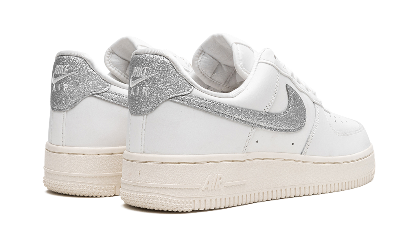 Nike AIR FORCE 1 '07 MNS WMNS Summit White Sail White Metallic Silver DQ7569 100